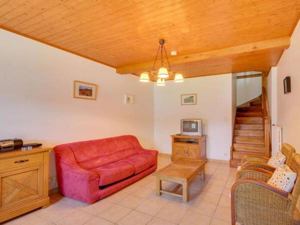 Spacious Holiday Home near Forest in Auvergne