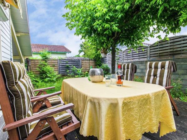 Stylishly furnished house with garden 7-minute walk from the beach.