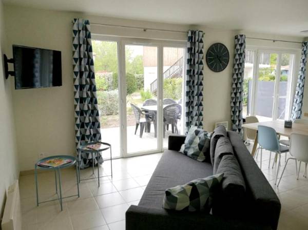 Maison de 3 chambres avec piscine partagee sauna et jardin amenage a Parentis en Born