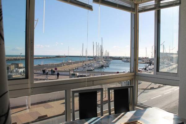 Studio confortable avec vue mer et port