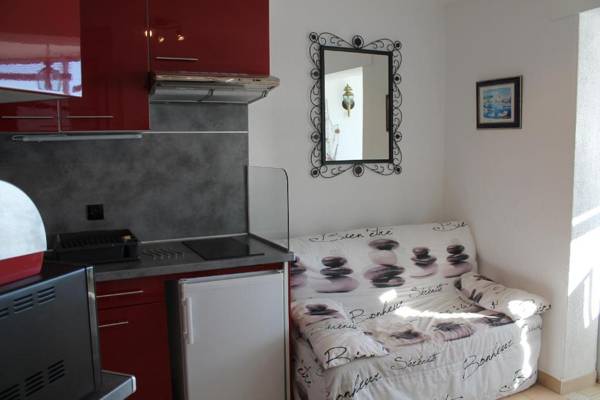 Studio confortable avec vue mer et port