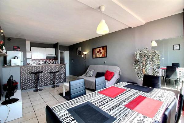 Agreable studio-cabine vue mer 4 personnes à 20 m de la plage