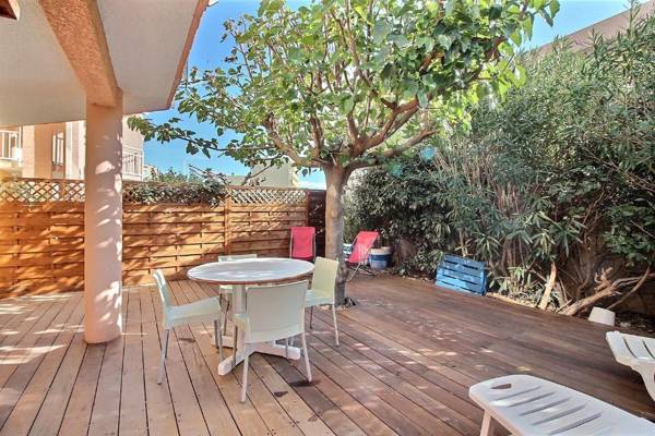 Appartement confortable dans une résidence à 50m de la plage