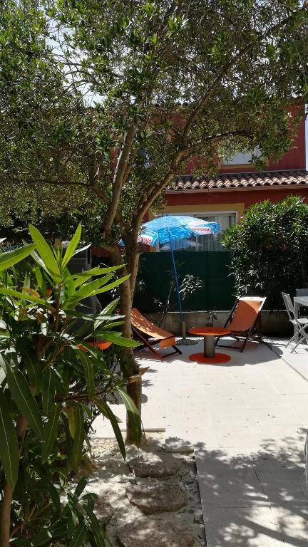 Agréable pavillon avec grande terrasse pour 6 personnes