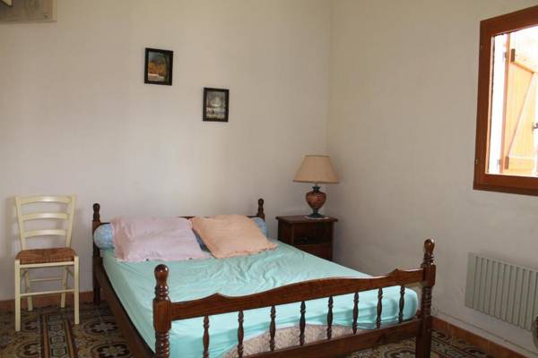 Maison indépendante avec jardin cloturé à 150m de la plage