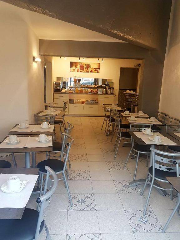 Hotel Les Palmiers En Camargue