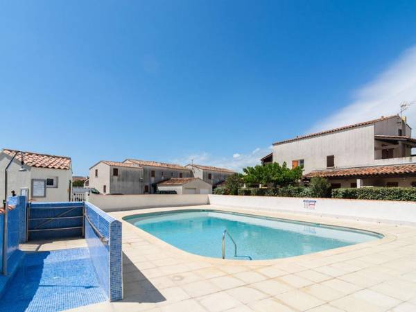 Vintage Holiday Home in South of France by the Sea