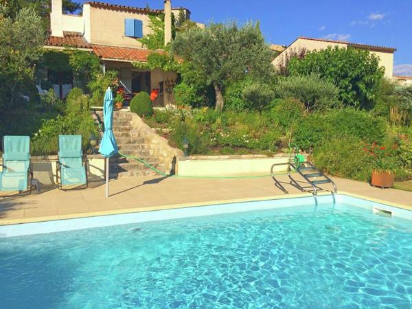 Attractive gite with private swimming pool and vast views across Lac du Verdon