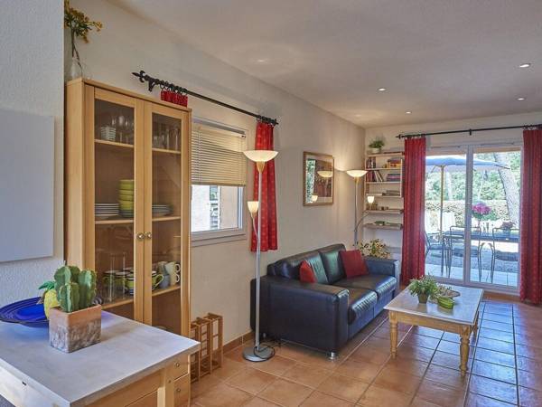 Provencal bastide with a dishwasher in a green area