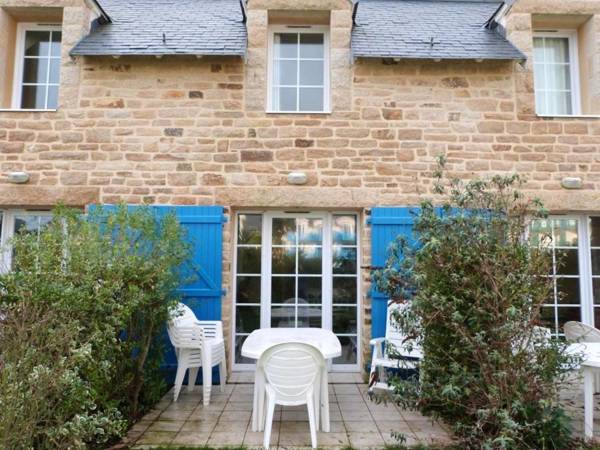 Maison de 2 chambres a Guilvinec a 30 m de la plage avec piscine partagee et jardin clos