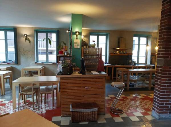 La Maison Rouge - Backpacker Hostel
