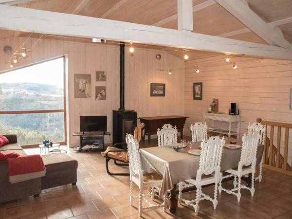 Gîte Saint-Étienne 3 pièces 4 personnes - FR-1-496-38