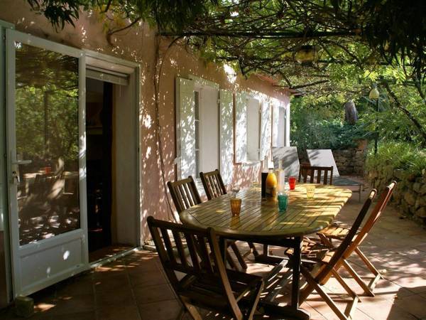 Lovely house in Provencal style 2 kilometers from the sea and beach