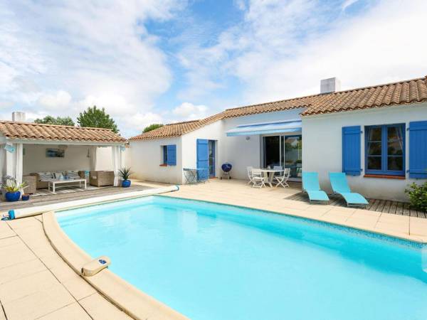 Luxurious villa with a dishwasher only 3.5km from the beach