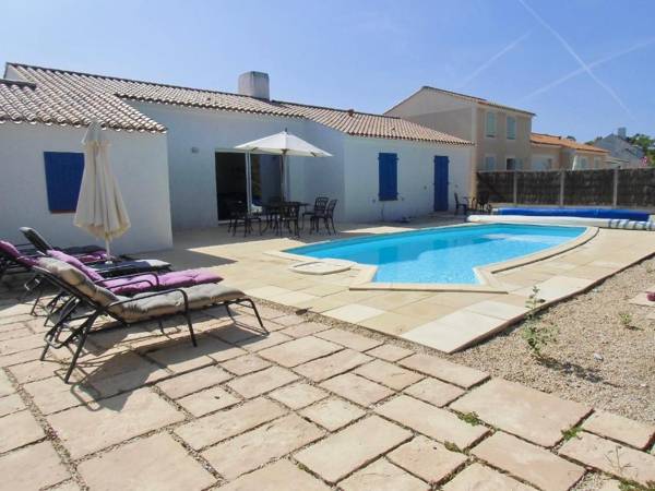 Villa familiale et confortable a Saint Jean de Monts avec piscine chauffee