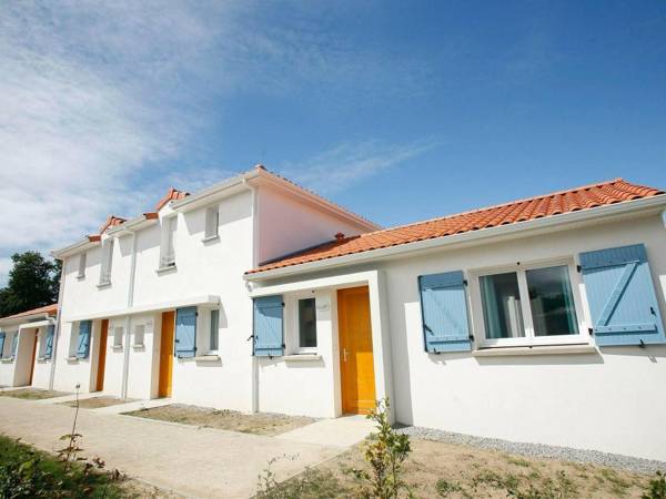 Tidy apartment with a terrace at 600 m. from the beach