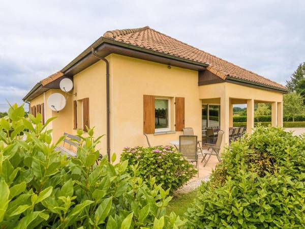 Two comfortable houses with swimming pool near Monbazillac and Bergerac.