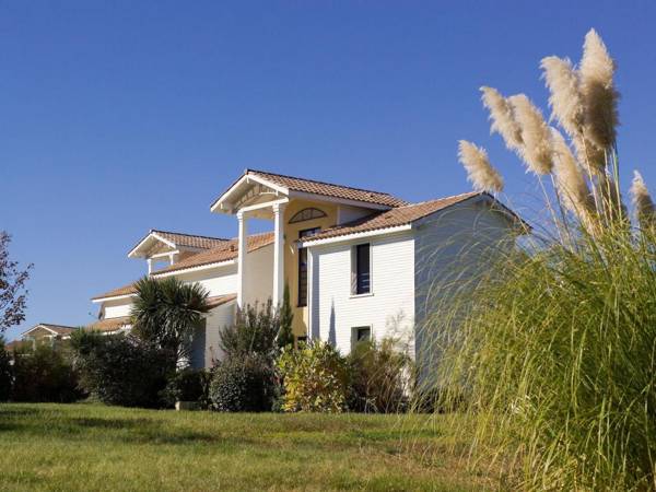 Nice villa with a private swimming pool 900m from the beach
