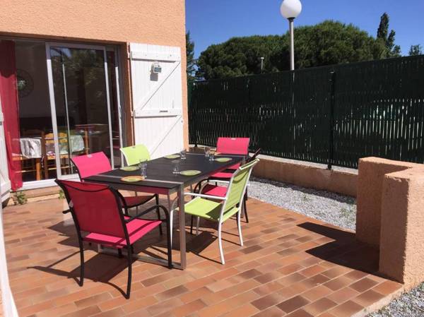 Proche Plage et commerces pour ce T2 en RDC avec jardin privatif-4NMA7