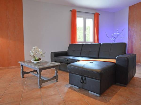 Cozy Villa in Saint Victor de Malcap with Swimming Pool
