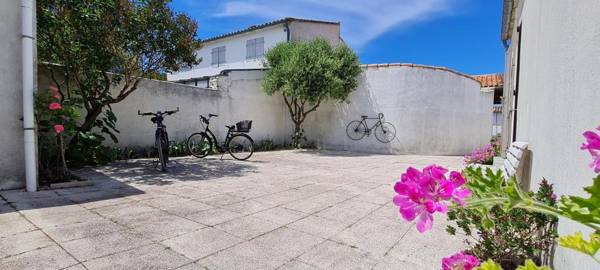 Petite villa individuelle de plain pied face aux champs et à proximité de la plage