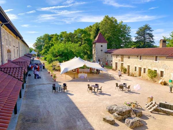 Les Dépendances de Chapeau Cornu