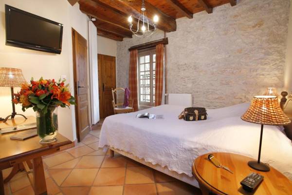 Les Dépendances de Chapeau Cornu