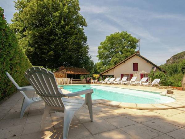 Charming Cottage with Pool in Vézac South of France