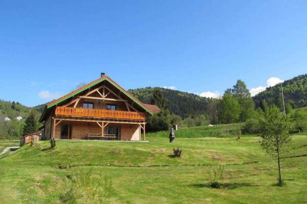A large and magnificent wooden chalet with a sauna