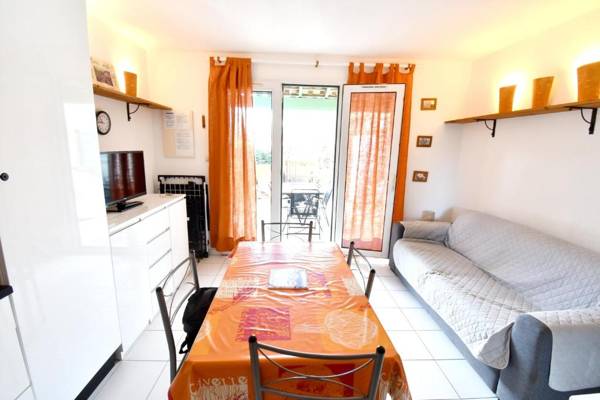 Maison de 2 chambres a Vendres a 300 m de la plage avec piscine partagee et terrasse amenagee