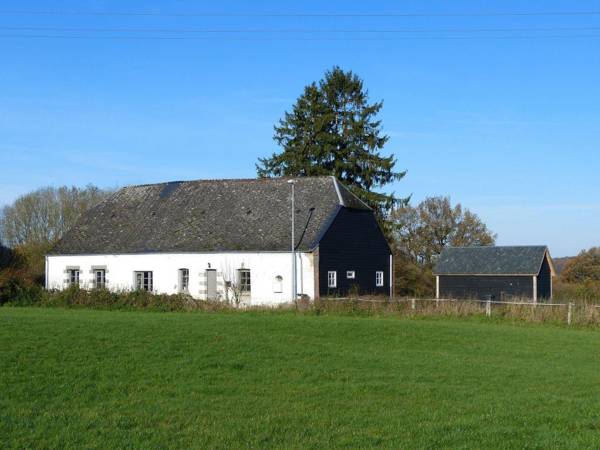 Holiday Home in la Neuville-aux-Joûtes with Garden & BBQ