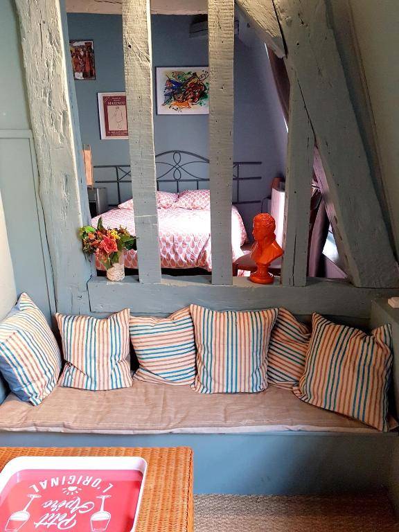 2 bedrooms appartement with enclosed garden and wifi at Troyes