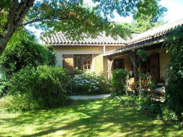 Maison de 2 chambres avec piscine privee jardin clos et wifi a Tremolat