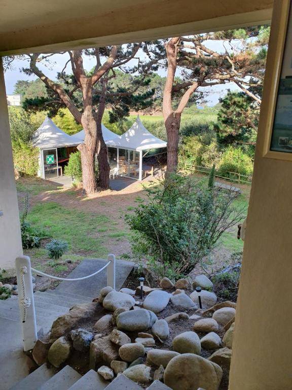 Auberge Granit Rose - Hébergement partagé pour tous en Auberge de Jeunesse - Vue sur mer