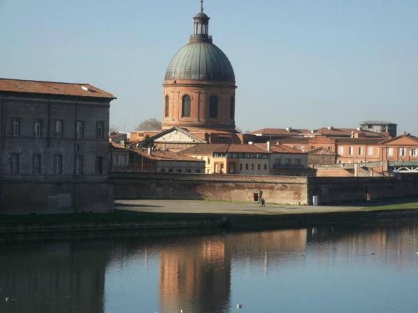 Le Bayard Jaune - PARKING & Gare SNCF