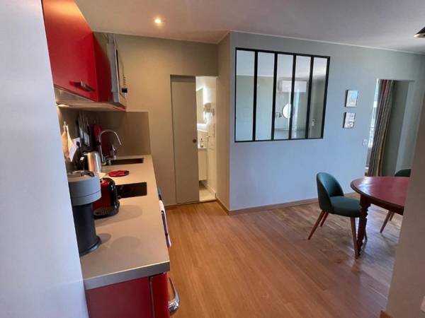 Appartement mignon calme douillet ascenseur clim étage élevé proche parking et toutes commodités au coeur du Toulon historique