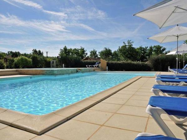 Tidy chalet in the woods of the beautiful Dordogne