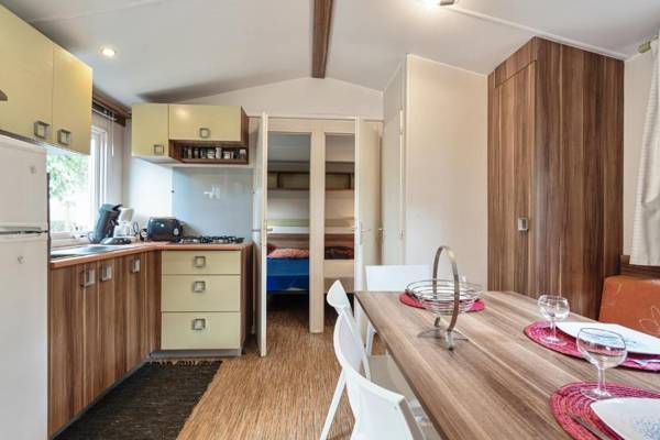 Bungalow de 3 chambres a Sete a 200 m de la plage avec piscine partagee jacuzzi et terrasse amenagee