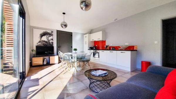 Le Nid Discret avec Balcon et parking privé gratuit