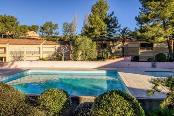 Flat with SWIMMING POOL near the BEACH