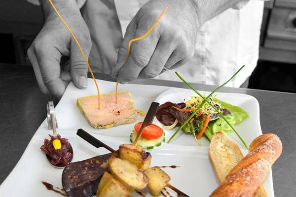 Logis Hôtels Restaurant Le Dauphin