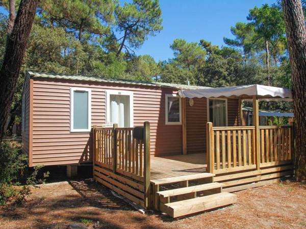 Simple mobile home near the beach on the island of Oléron