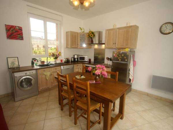 Peaceful Holiday Home in Crux-La-Ville with Fenced Garden & Play Equipment