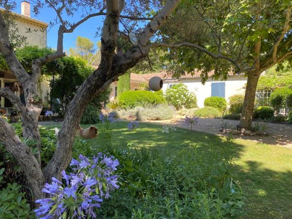 Mas la Pauline Gîtes de charme & roulotte