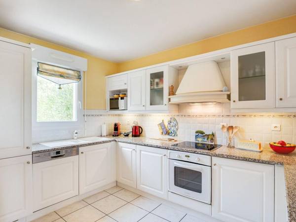 Modern Holiday Home in Saint-Raphaël with Private Pool