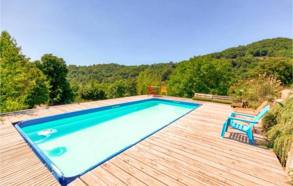 Nice home in St Laurent d'Olt with Outdoor swimming pool WiFi and 2 Bedrooms