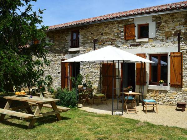 Spacious Cottage  in Saint-Jean-de-Sauves with Terrace