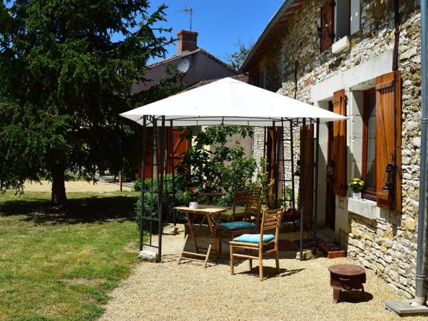 Spacious Cottage  in Saint-Jean-de-Sauves with Terrace