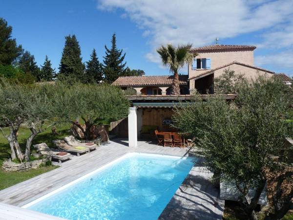 Cozy Villa in Roquemaure France With Private Swimming Pool