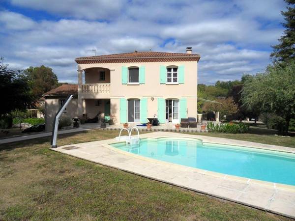 Villa de 3 chambres avec piscine privee jardin clos et wifi a Riberac